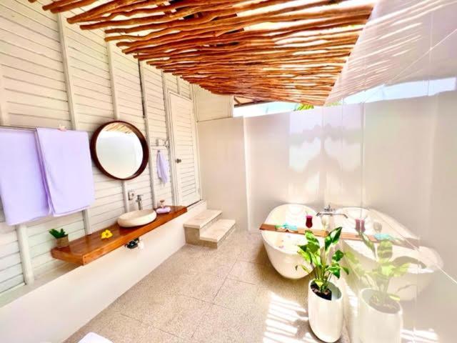 Mista Ceningan'S Beach Bungalows Previously The Kubu 221 Nusa Lembongan  Ngoại thất bức ảnh